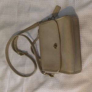 Vintage Coach Court 9870 Cream Leather Top Handle Turnlock Bag Flaws